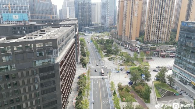 成都“原则居家”首日：买菜有保障仍能点外卖，医护人员正常上班