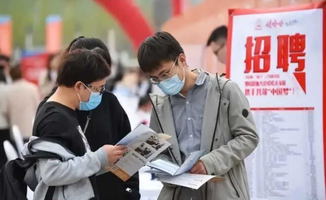 储殷教授喊话大学生：进厂拧螺丝不丢人，能下工厂就下工厂