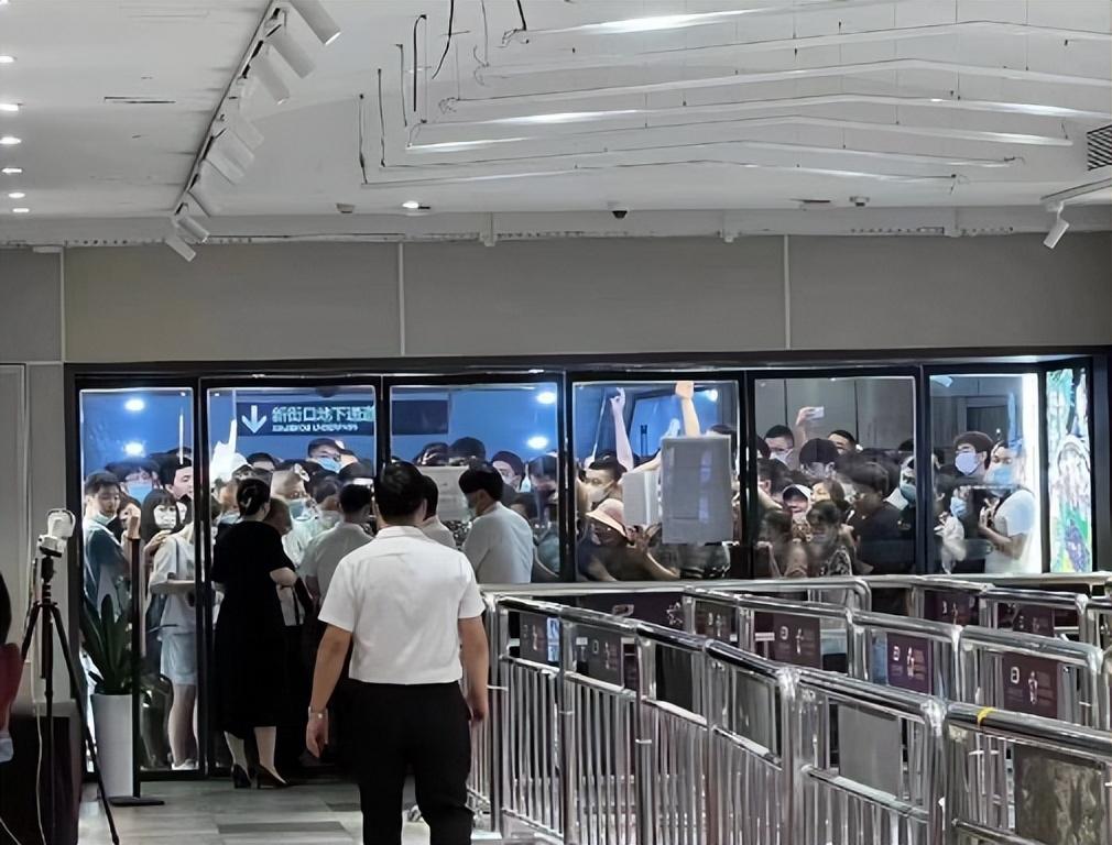 南京一茶颜悦色开业半小时后停业是怎么回事，关于茶颜悦色在南京开了?的新消息。
