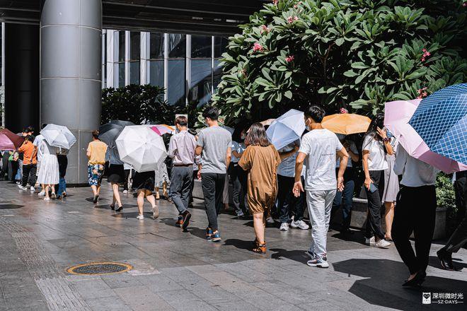 逼近40℃！高温下的深圳人：非必要不出门！