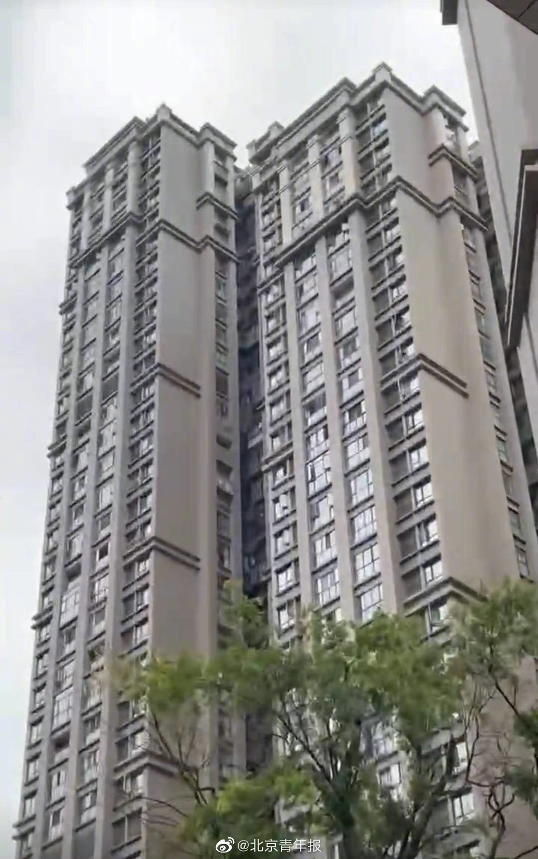 网传成都温江“楼都摇歪了”？住建部门回应