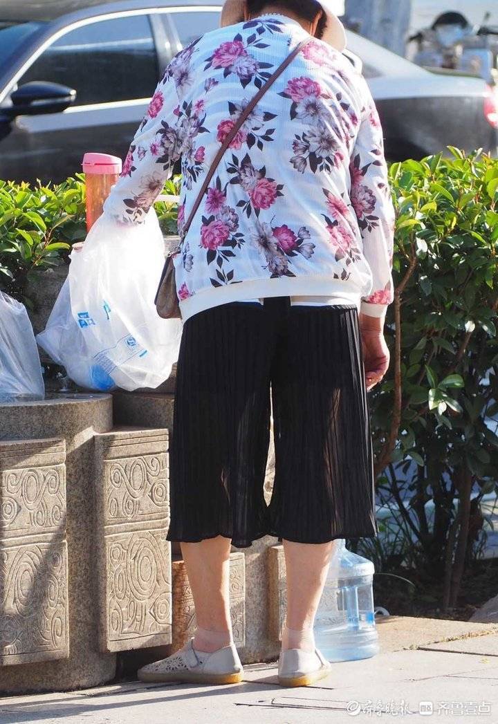 济南泉水直饮点的“大桶客”愈演愈烈，该归谁来管？
