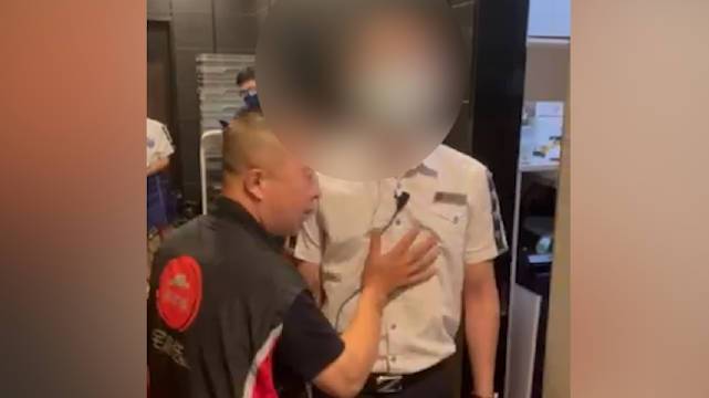 男子称在必胜客吃出石子，导致咬合困难，涉事门店回应：正在调查中