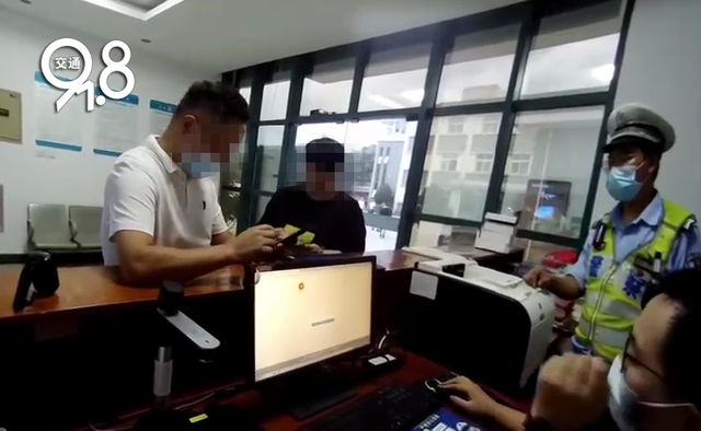 丈夫在浙江高速上被查，妻子连说：“赶紧拘留”