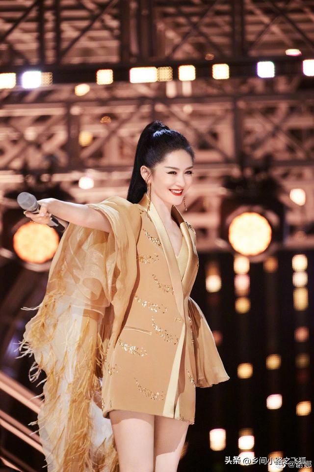 谢娜晒《乘风破浪》总决赛造型 祝愿每位姐姐一鸣惊人