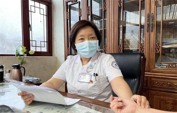 女生保健品当饭吃致子宫长肌瘤
