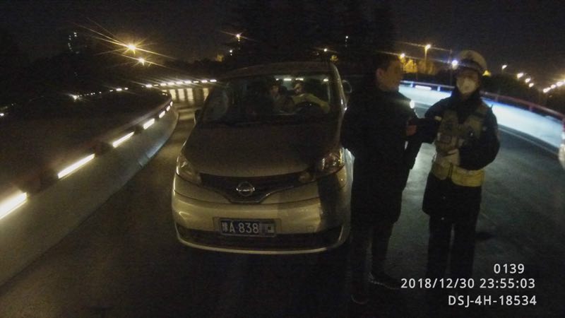再次酒驾 无证驾驶 郑州这2名男子在拘留所里“跨年”