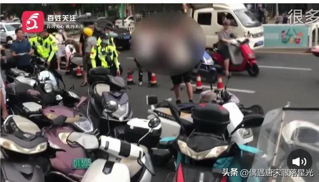 骑无牌车被查，男子冲动砸车，为何能卖却不能上路？