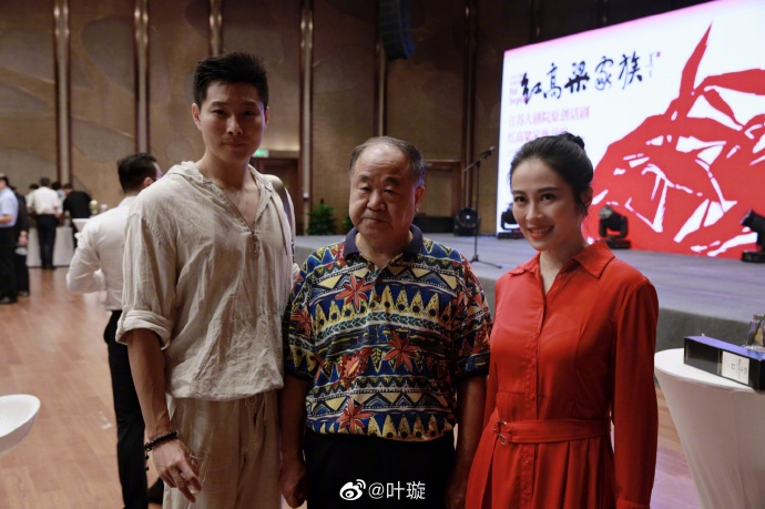 叶璇出演话剧意外受伤，脸被道具刺刀戳了个血窟窿，情况严重已手术缝针