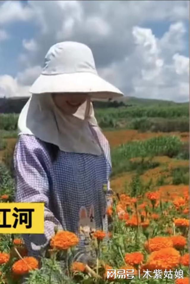 00后女生暑假在家干农活扛麻袋，开学后秒变小仙女，网友惊叹不已