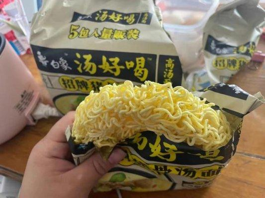 消费者投诉白象方便面面饼里有蚂蚁 白象：受外部虫害浸染 已赔偿1000元