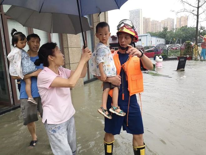 强降雨升级！多地告急！洪水中四川消防极速营救！