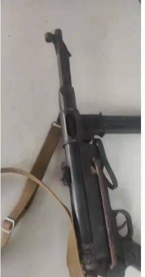 南宁一驾校惊现“冲锋枪”？警方：是玩具枪！