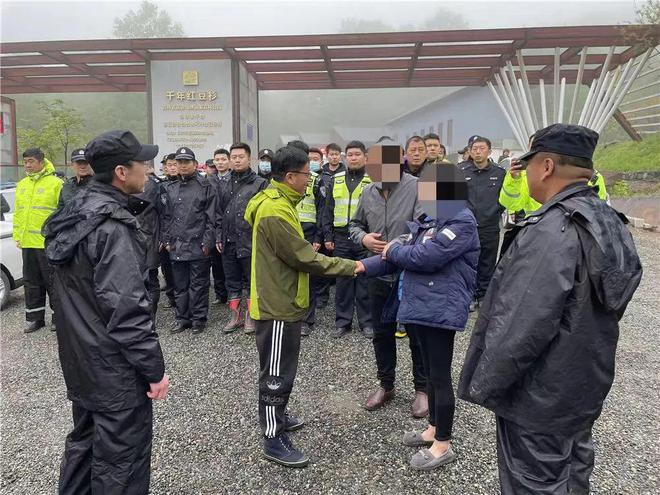 历时14小时！八家子森林警方成功搜救一名进山走失人员