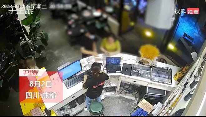 四川成都6人吃617元烧烤扫8元趁机离开，网友：丢人现眼