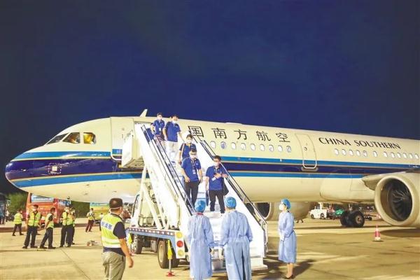 感谢有你们！广东、四川医疗队抵琼，驰援海南抗疫