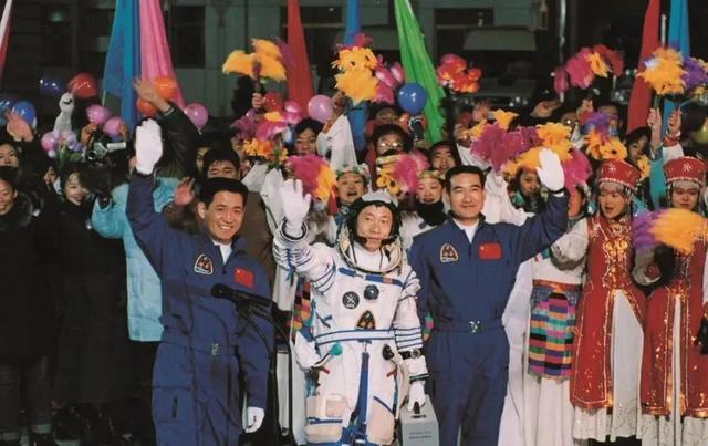 神十二乘组全部“加星”，聂海胜已拥有2颗，杨利伟却只有1颗
