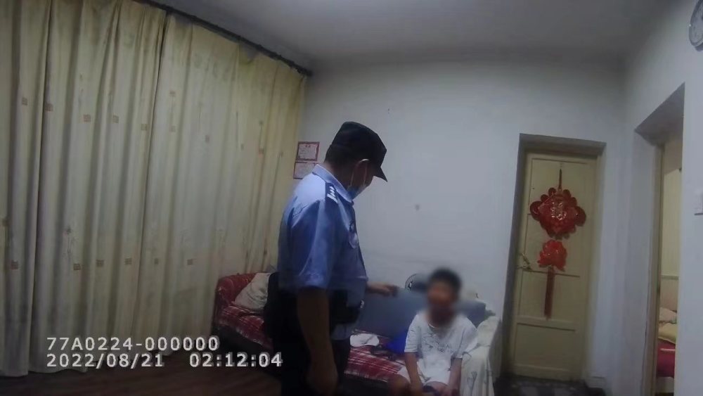 “去派出所睡觉多少钱？” 男孩深夜醒来发现父母不见后报警