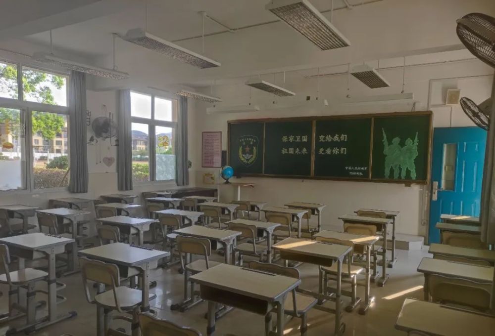 驻训官兵撤离学校后，留下的“礼物”亮了……