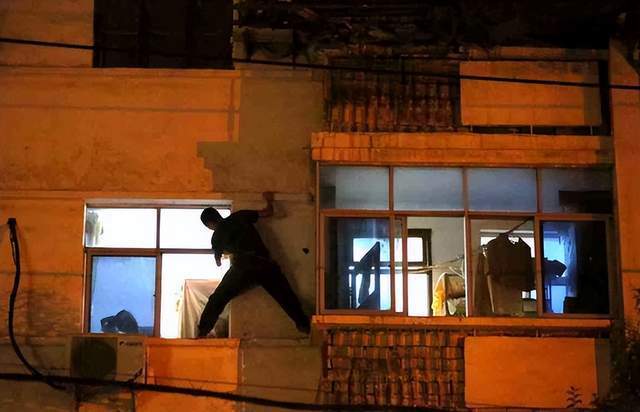 上海男子为躲奸坠亡，家属索赔百万驳回，网友：不能开这个先例