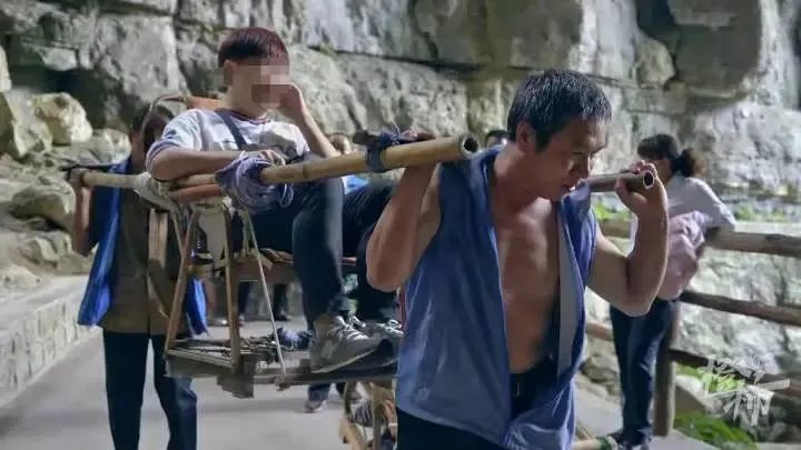博主雇轿上山遭网暴，轿夫：这是我们的生计