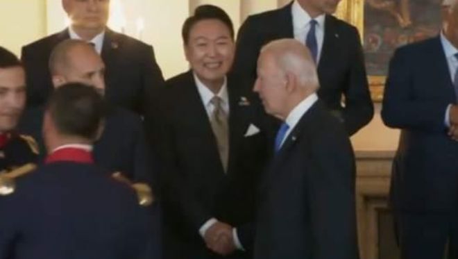 韩国发表“脱中国”言论，却在北约峰会上被接连“羞辱”两次