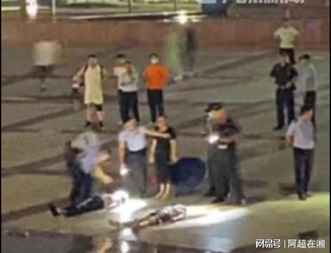 4人跳广场舞时被雷电击中，致2人身亡，2人受伤