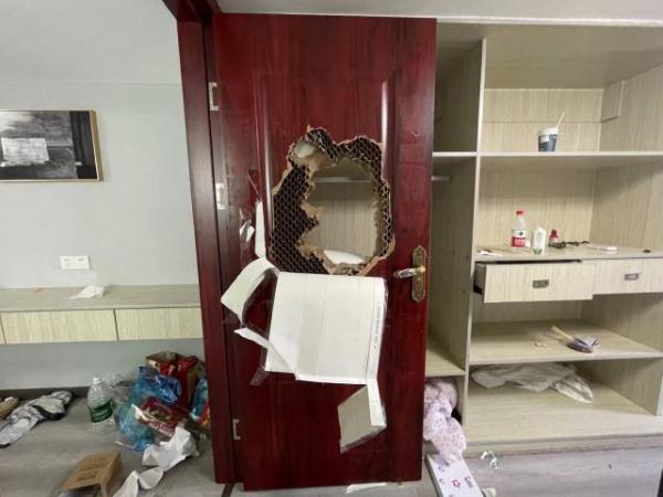 长沙一租客退租留满屋垃圾还砸穿房门？房东：什么仇怨