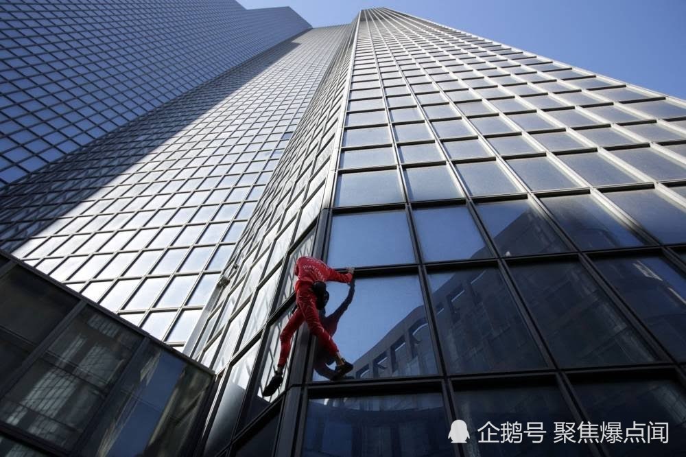 “法国蜘蛛侠”徒手爬上摩天大楼为自己庆祝60生日