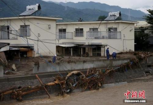 全球多地遭遇极端天气 高温烧烤与大雨滂沱交替上演