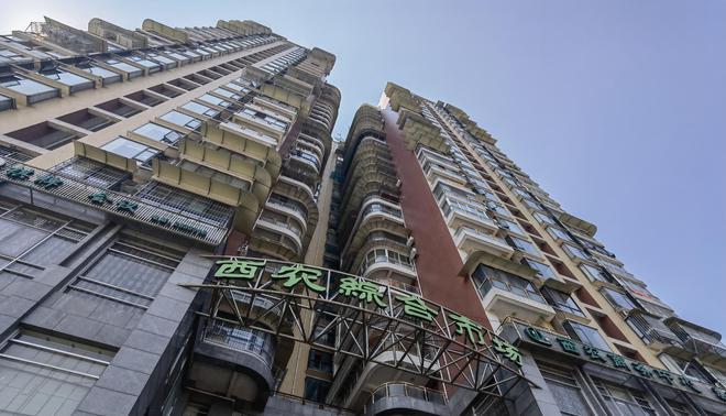 四川男子跳楼砸死一女子，双双身亡，原因披露，女子身份曝光