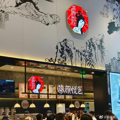 茶颜悦色首店在南京开业：有人夜间开始排队，黄牛代购200元1杯