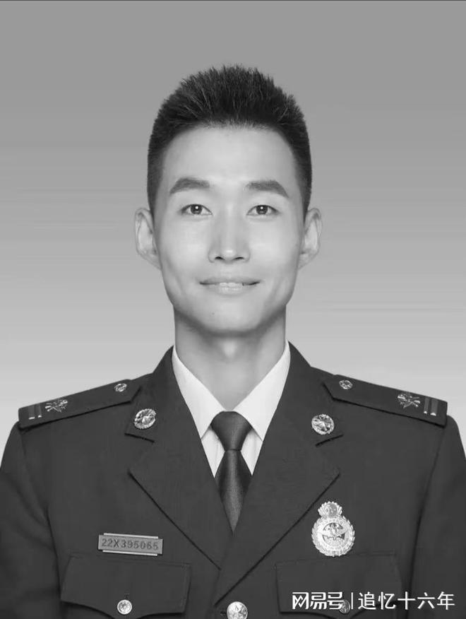痛别！万惠文烈士安葬现场，妻子忍不住奔向丈夫棺椁