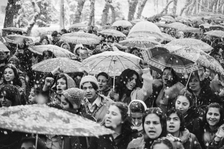 1979年3月8日，伊朗女性游行反对佩戴头巾