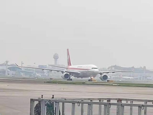 川航一货机因机械故障返航，为何落地前要盘旋耗油？民航专家权威解答
