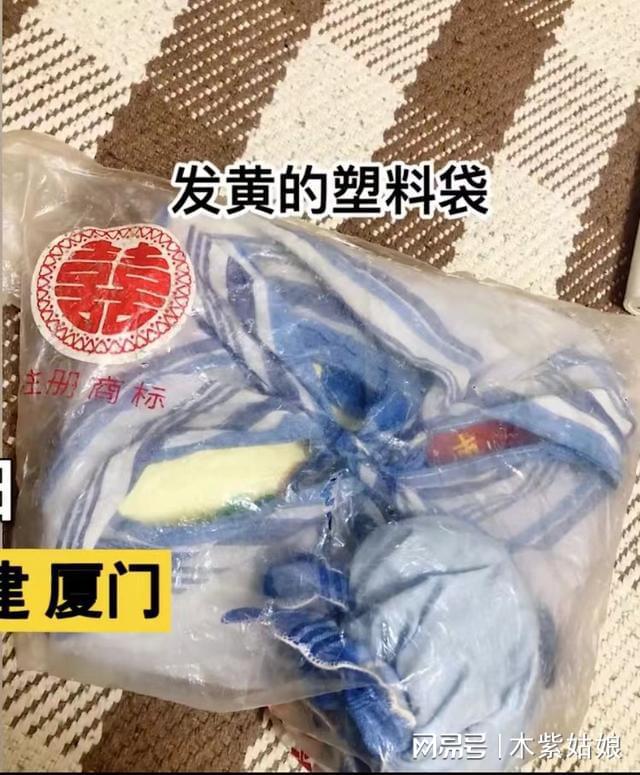 妈妈离世5个月女儿整理遗物，鼓足勇气打开珍藏袋，瞬间泣不成声