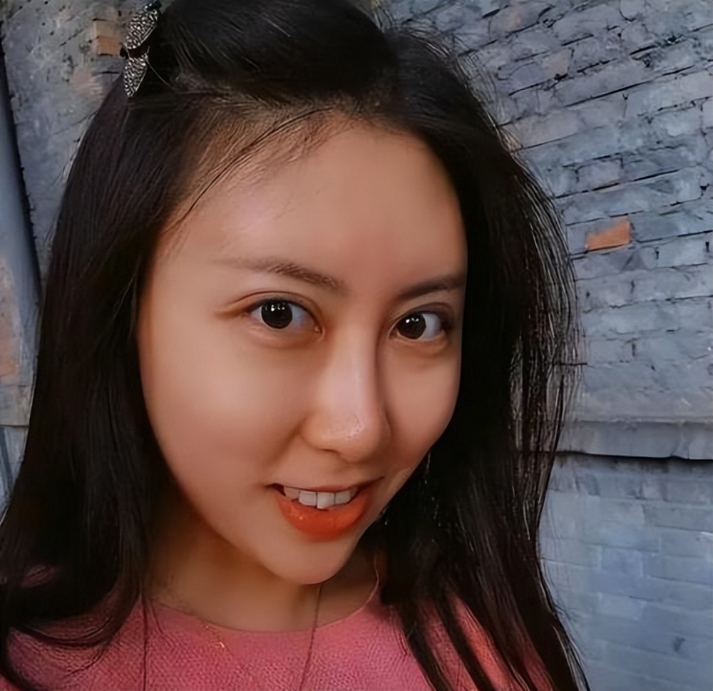 贾浅浅光环很深，诗词水平很浅，舆论压制评选，无缘作家协会落选