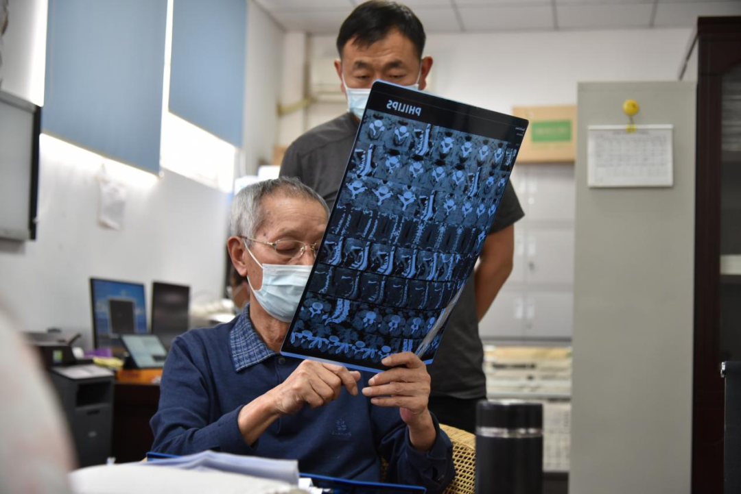 81岁老中医义诊16年不收分文，只开药方不卖药