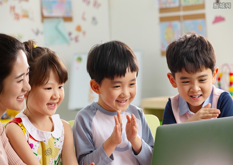 萌娃给老师发语音：不想上学想捡垃圾 看着太搞笑了！