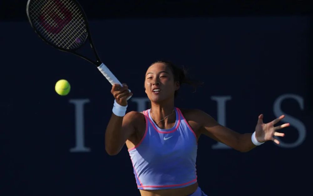 “打退”世界第五！郑钦文首进WTA1000赛16强