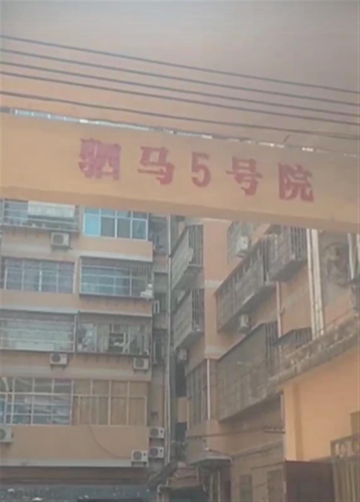网传5岁男童被后母虐待致死，重庆警方：案件正在侦办