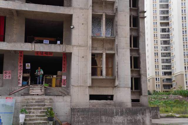 买房十年烂尾8年，复工在即却让业主交20万续建费，相关回应来了