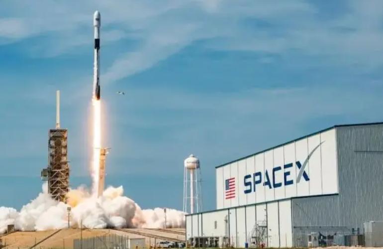 这个月要发射近500颗卫星，SpaceX今天又发射了53颗Starlink卫星