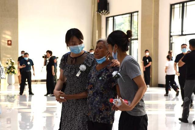 救人英雄蒋正全儿子小辰有了两名“爱心妈妈”