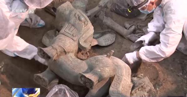 迄今更大！三星堆出土300斤青铜神兽→