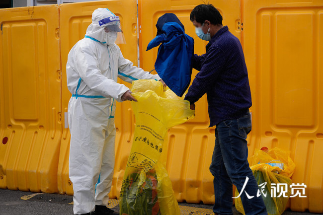 上海这个村在村口为出舱返家人员设6个沐浴仓