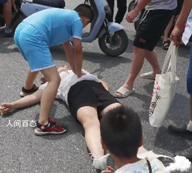 母亲遇车祸9岁儿子做心肺复苏抢救 父亲：他从电视学的