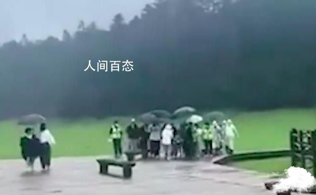新郎拍婚纱照时遭雷击 人已去世 婚礼现场遭雷击17人死亡