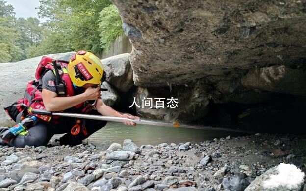 被困山洪中的父亲获救 孩子没了 目睹儿女被山洪冲走