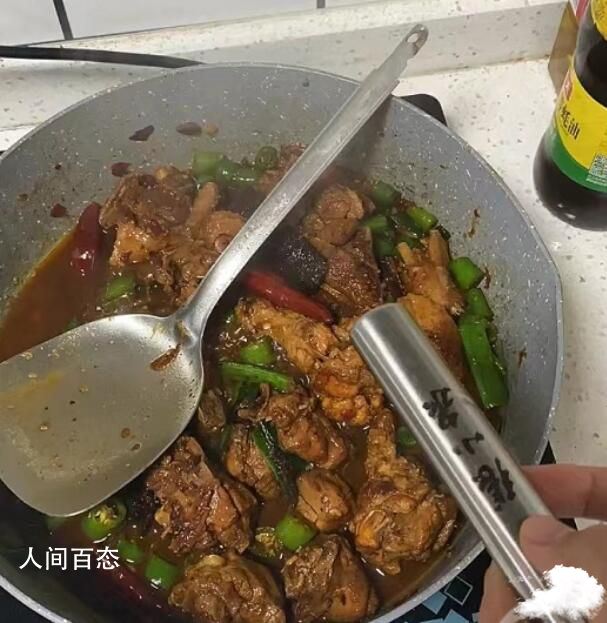 张小泉锅铲用半年把手掉了 回应：做登记后将上报领导酌情处理 张小泉塑料锅铲